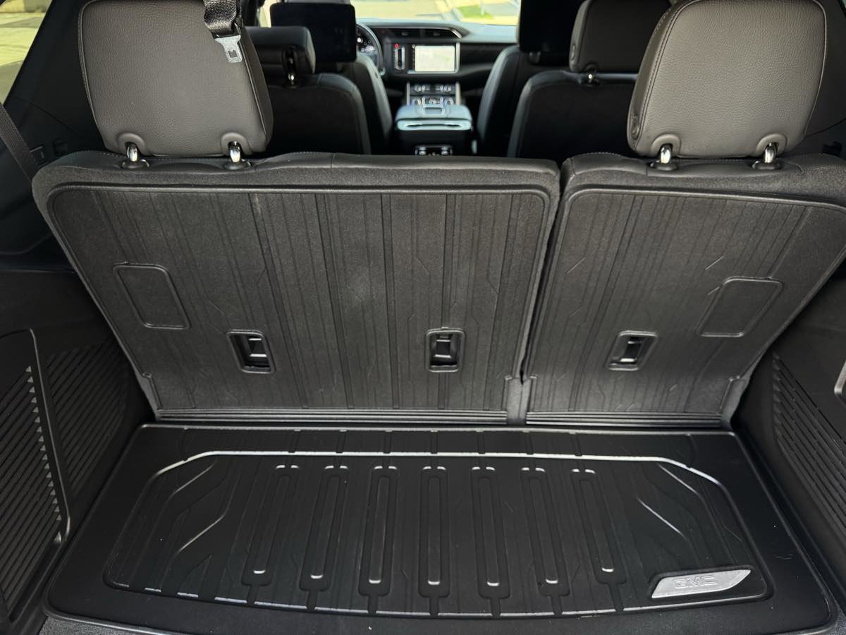 Used 2024 GMC Yukon Denali w/ Advanced Technology Package image 23