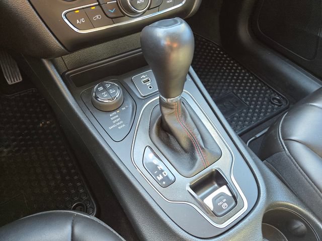 Used 2021 Jeep Cherokee Trailhawk AWD/4WD image 15