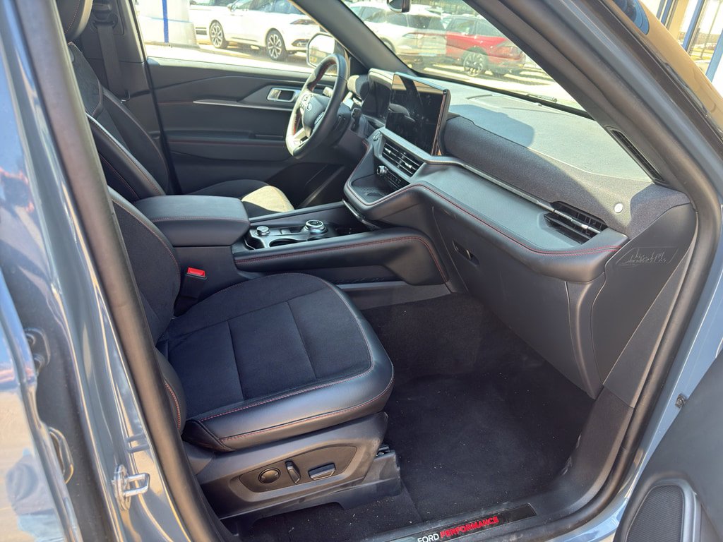 Used 2025 Ford Explorer ST AWD/4WD image 16