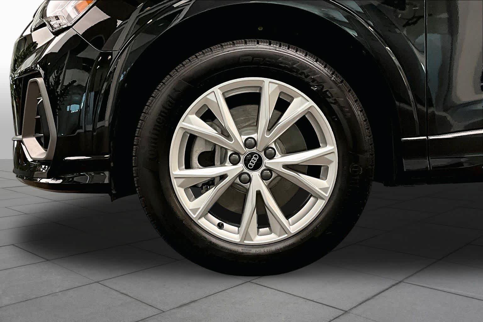 Certified 2025 Audi Q3 2.0T Premium Plus w/ Premium Plus Package AWD/4WD image 11