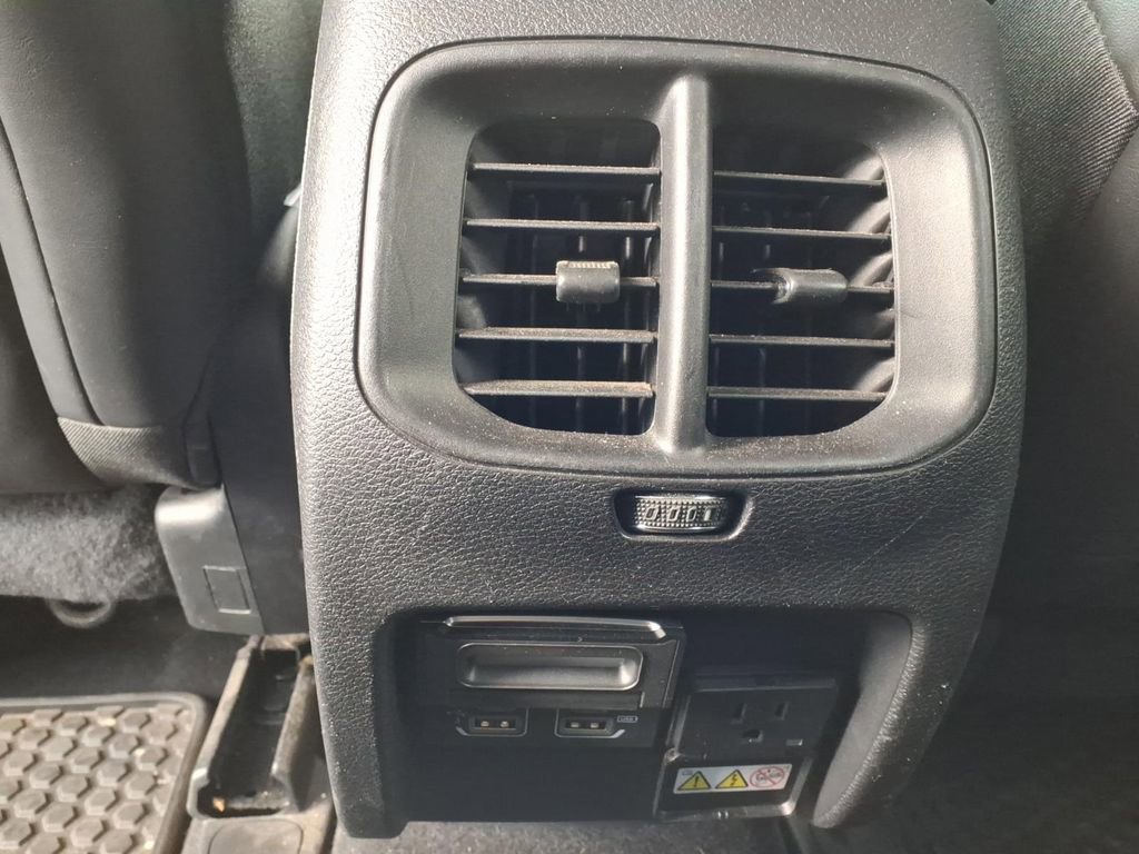 Used 2020 Jeep Cherokee Trailhawk image 6