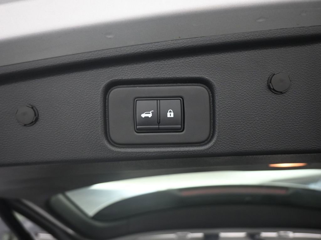 Used 2025 Nissan Pathfinder SV FWD image 18