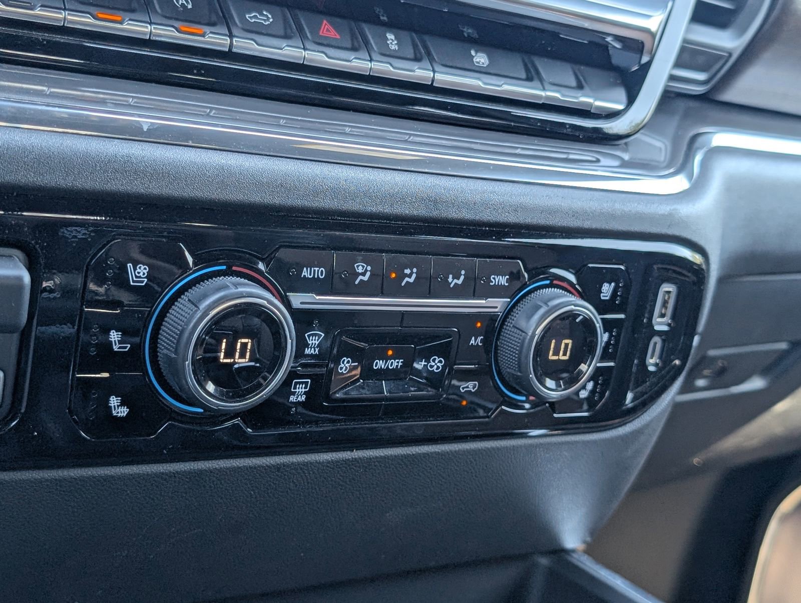 Used 2023 Chevrolet Silverado 1500 High Country w/ Technology Package AWD/4WD image 14