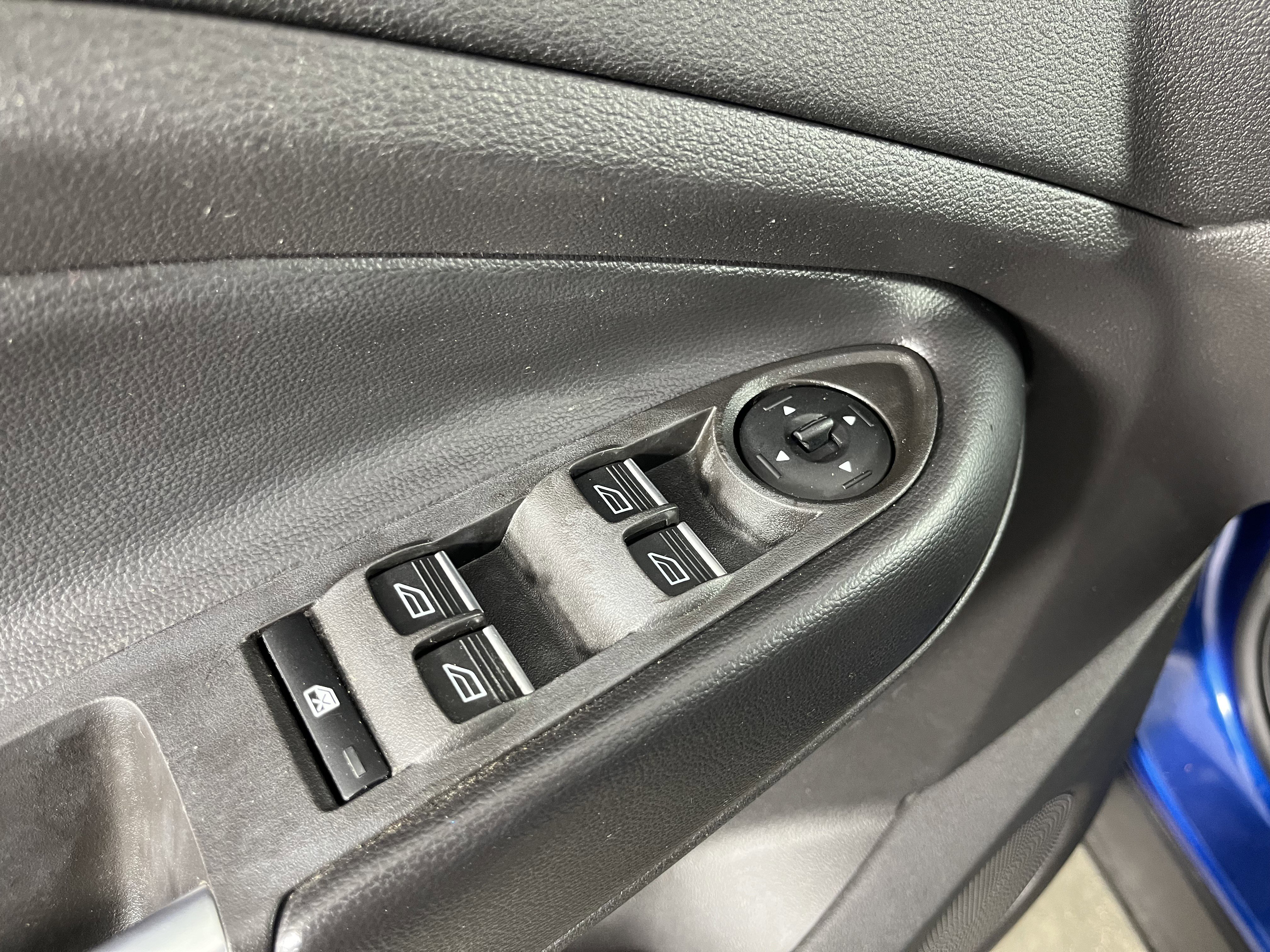 Used 2019 Ford Escape SE image 18