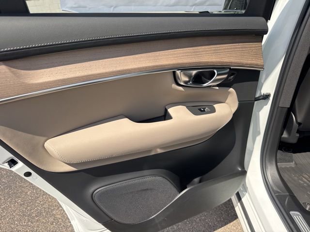 New 2026 Volvo XC90 B6 Plus w/ Protection Package Premier image 21