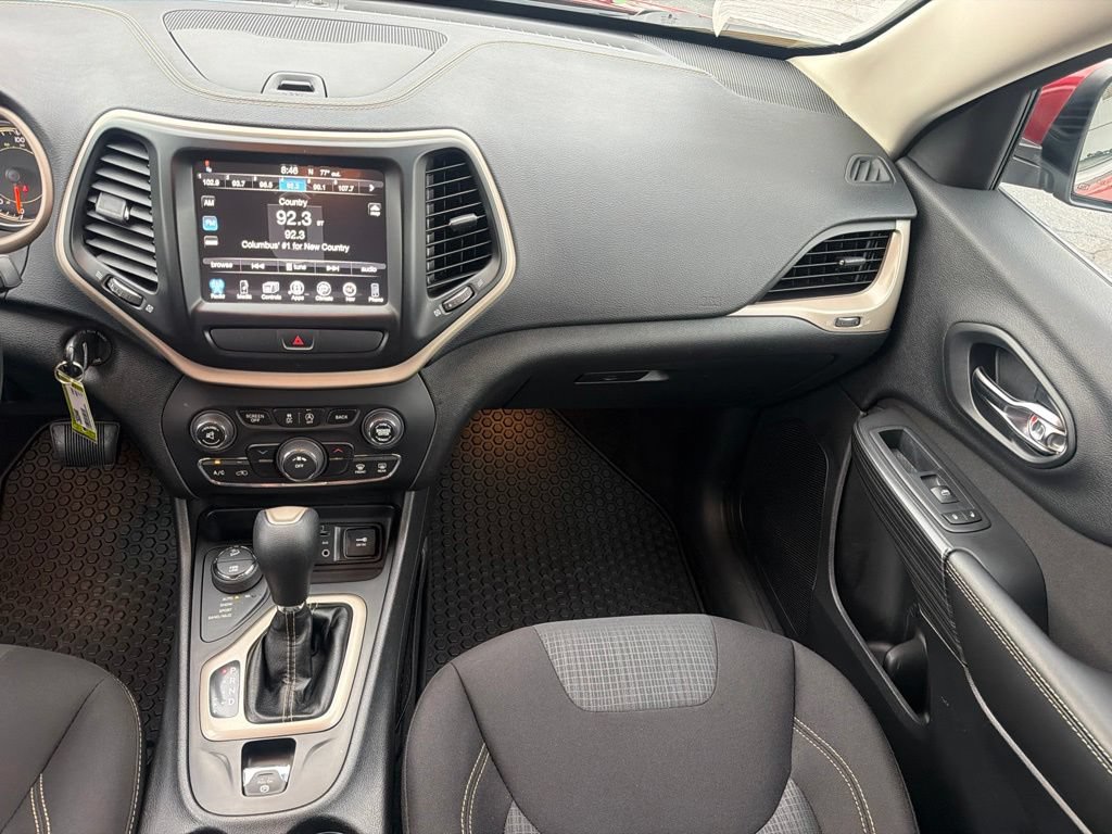 Used 2017 Jeep Cherokee Latitude w/ Cold Weather Group AWD/4WD image 23
