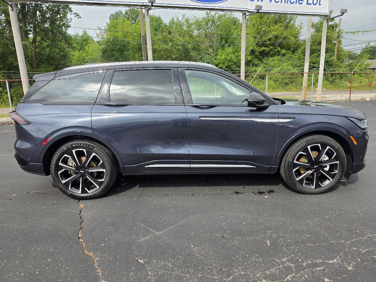 Used 2024 Lincoln Nautilus Reserve w/ Equipment Group 203A AWD/4WD image 5