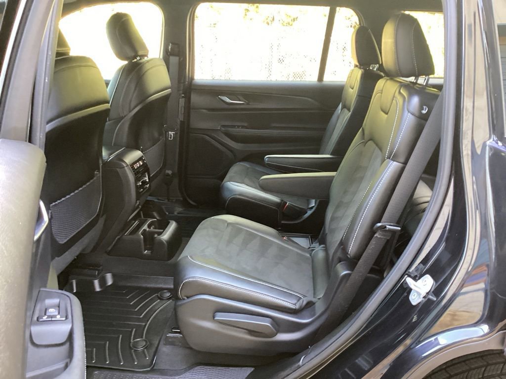 Used 2025 Jeep Grand Cherokee L Altitude image 44