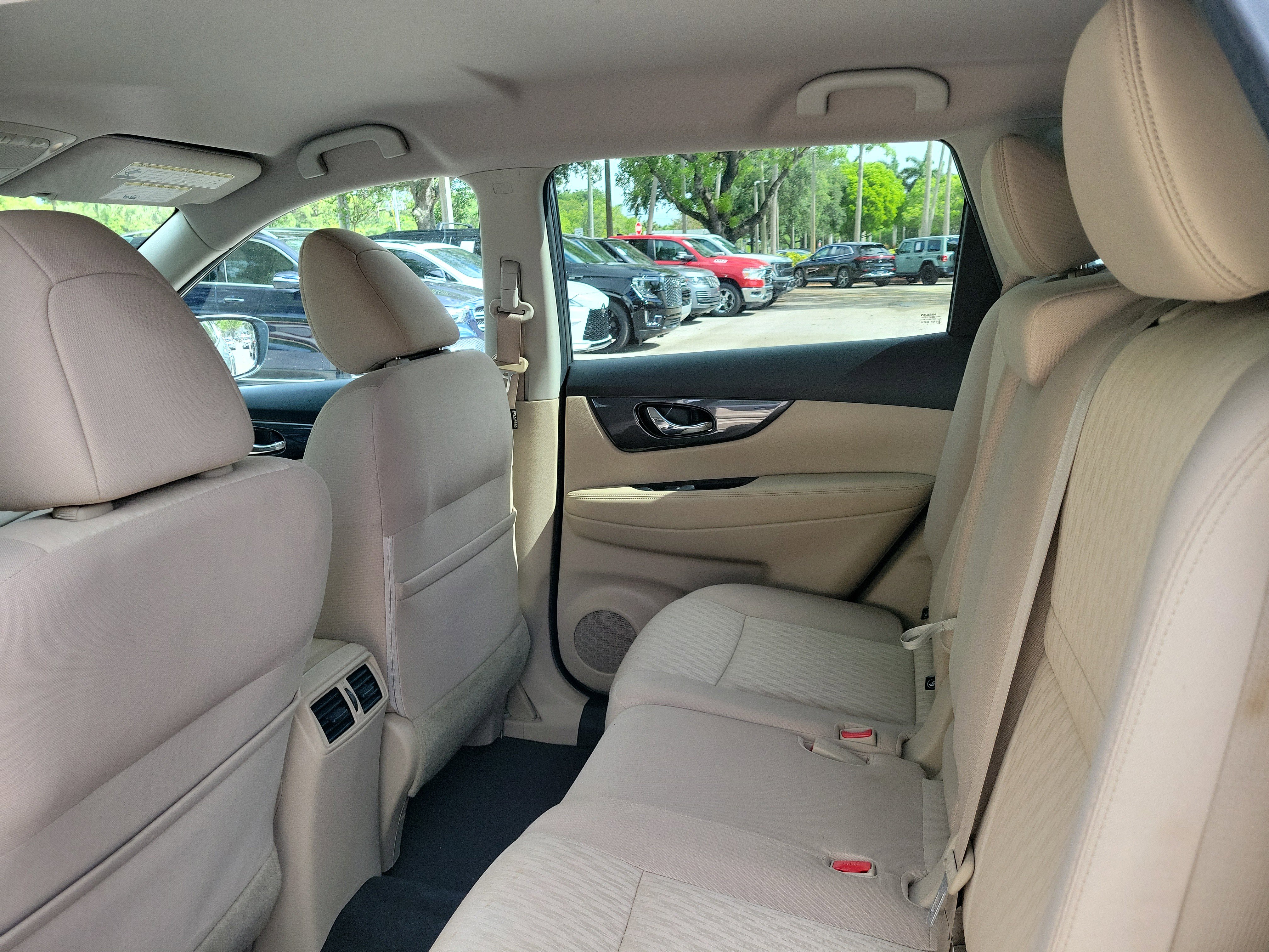 Used 2017 Nissan Rogue SV FWD image 11