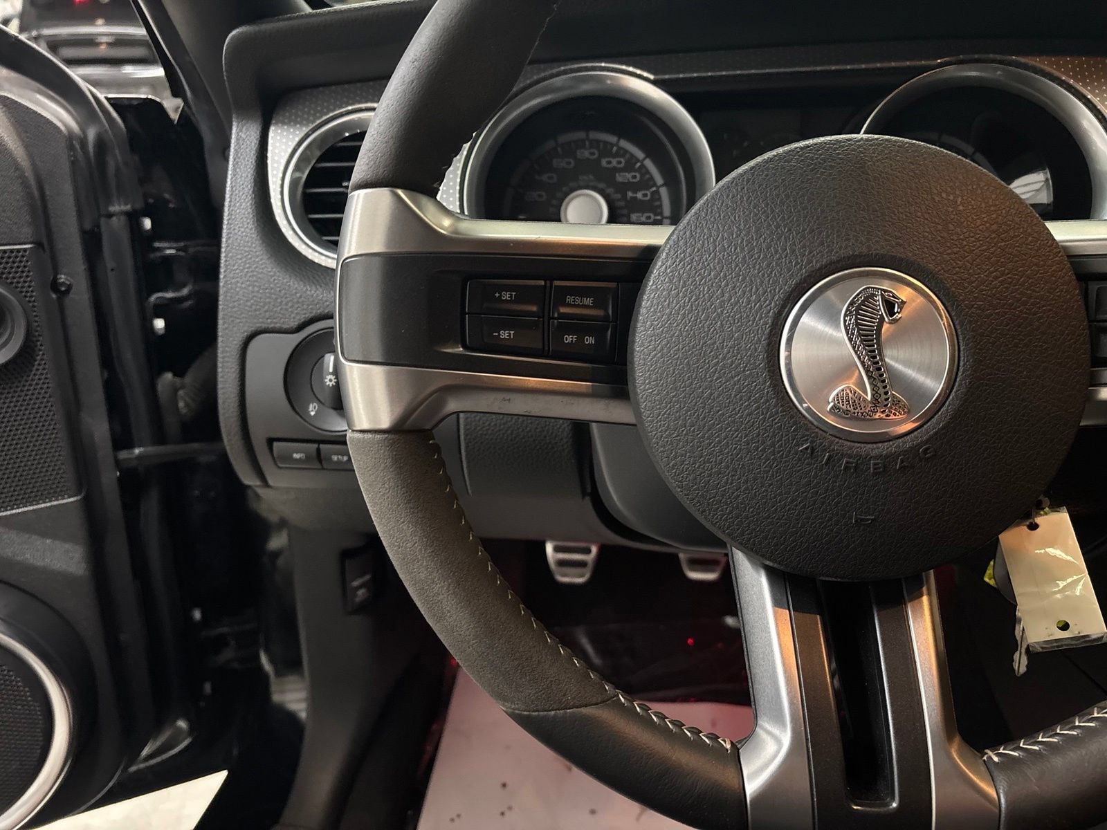 Used 2010 Ford Mustang Shelby GT500 RWD image 13