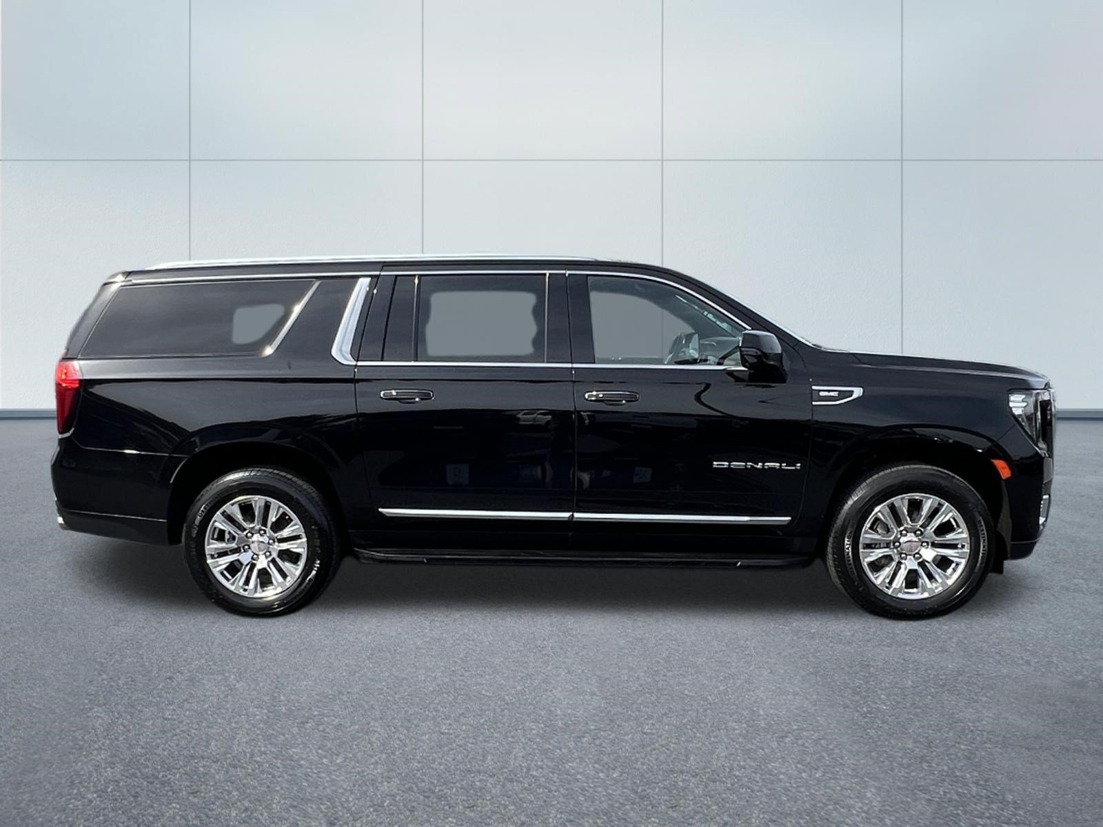 Used 2024 GMC Yukon XL Denali AWD/4WD image 7