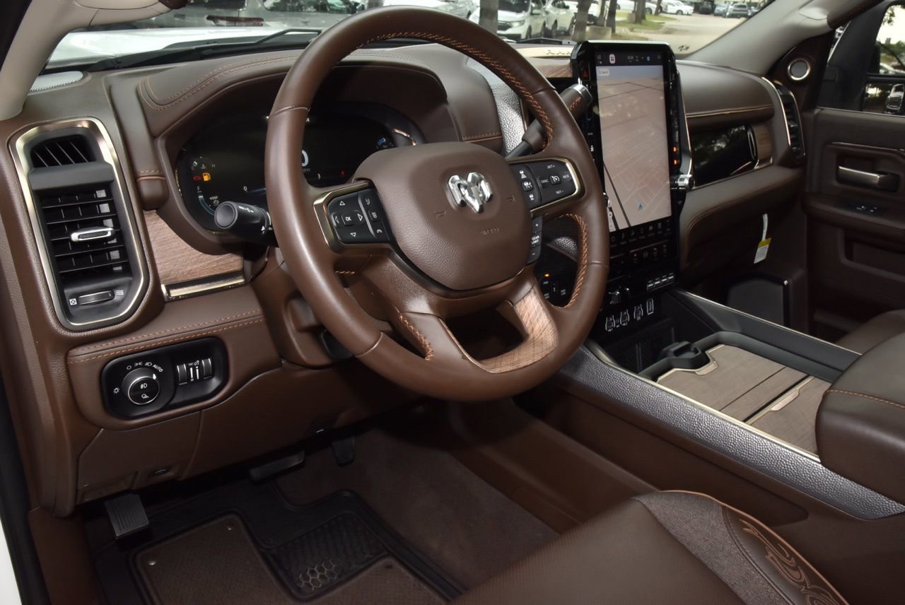 Used 2025 RAM 3500 Longhorn image 35