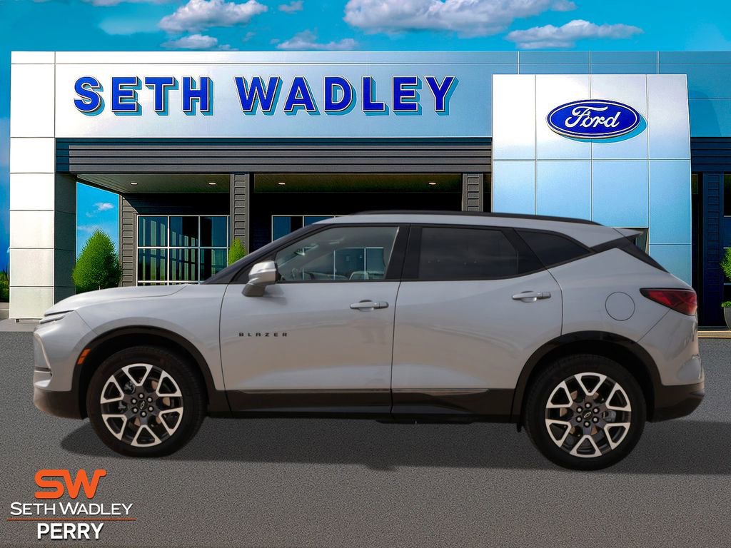 Used 2025 Chevrolet Blazer RS image 3