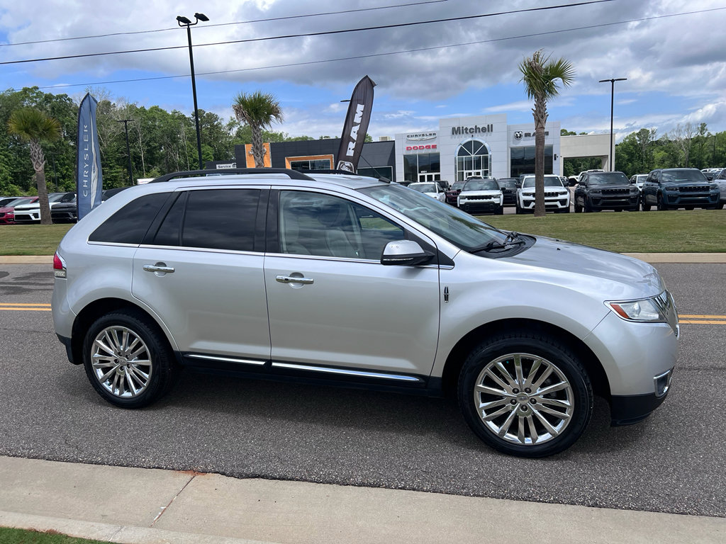 Used 2013 Lincoln MKX FWD image 3