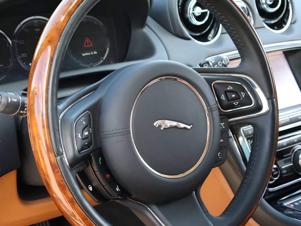 Used 2011 Jaguar XJ L RWD image 19