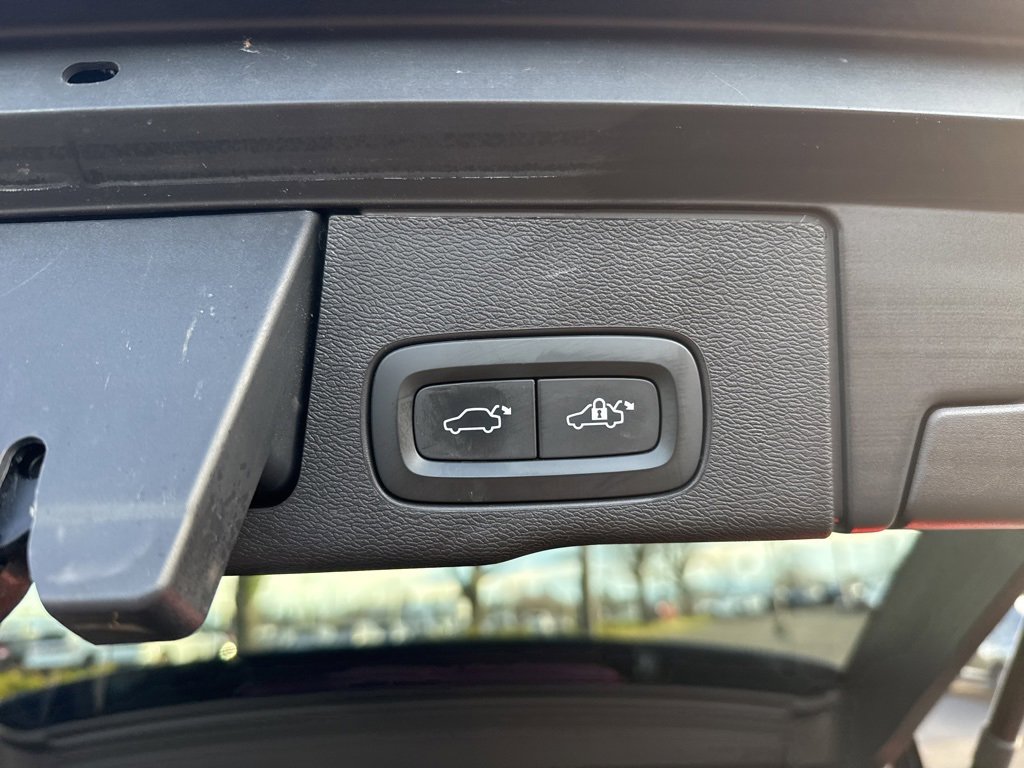 Used 2023 Volvo XC60 B5 Plus image 20