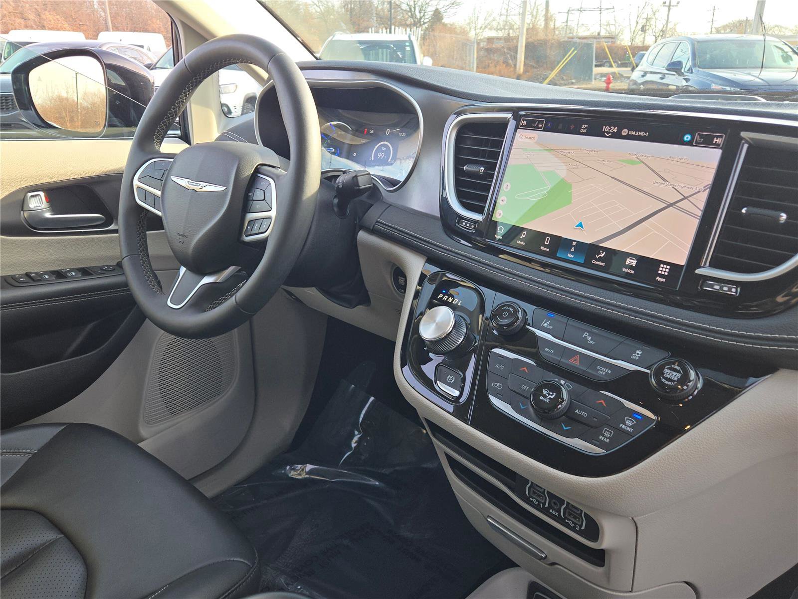 Certified 2024 Chrysler Pacifica Select image 9