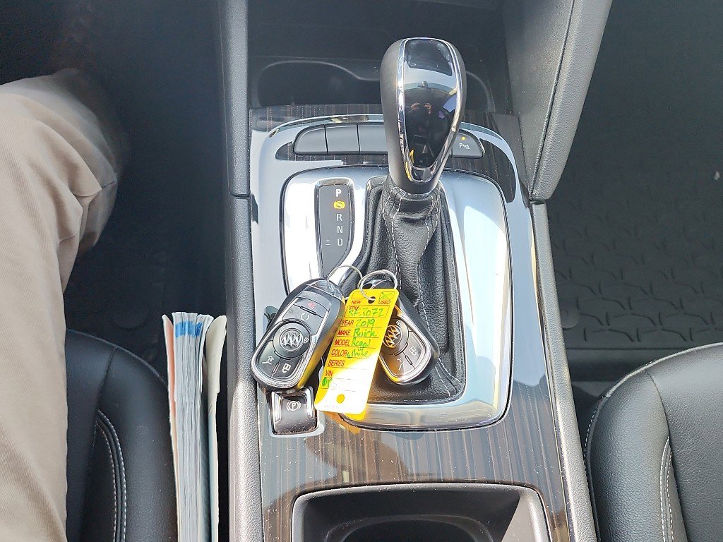 Used 2019 Buick Regal Essence w/ Driver Confidence Package I image 19