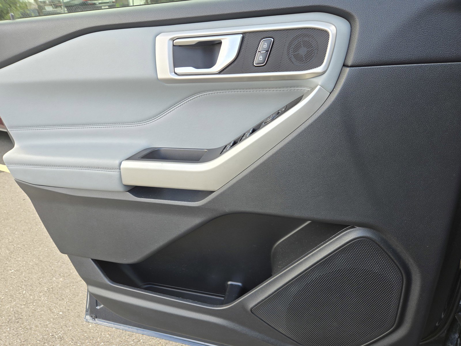 Used 2022 Ford Explorer XLT w/ Equipment Group 202A image 17