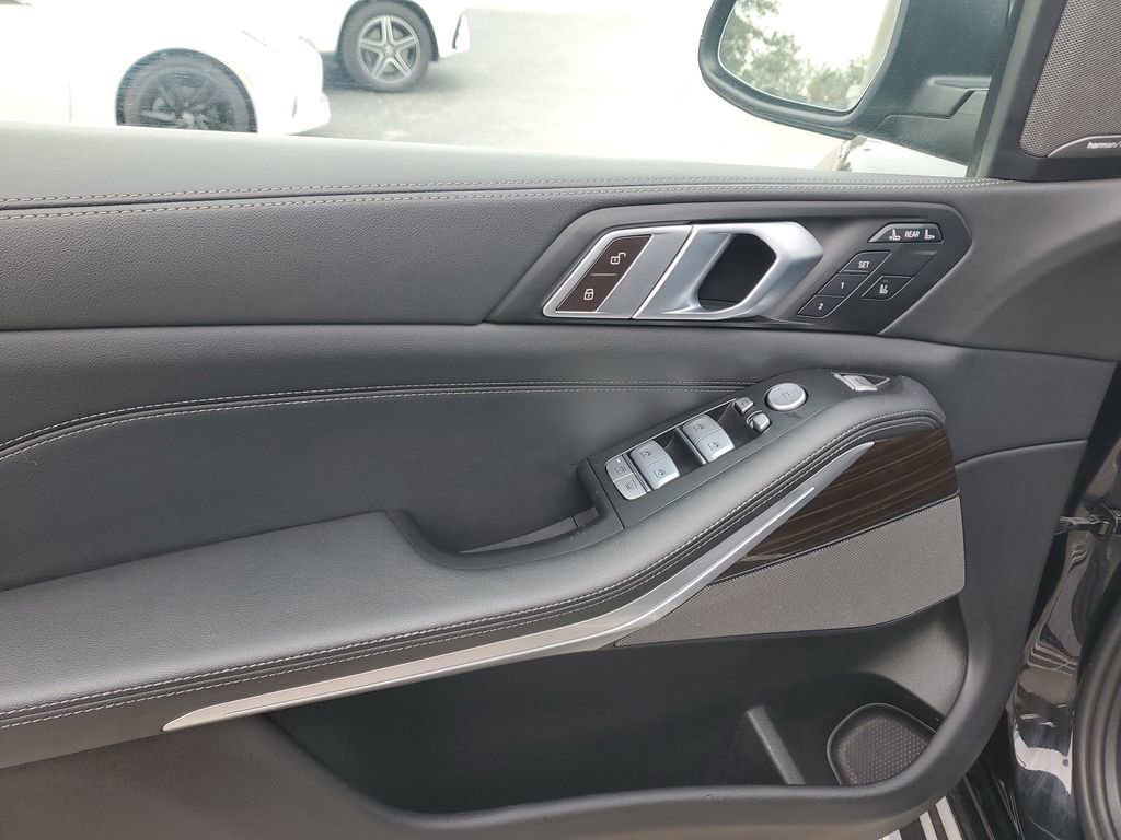 Used 2024 BMW X7 xDrive40i image 23