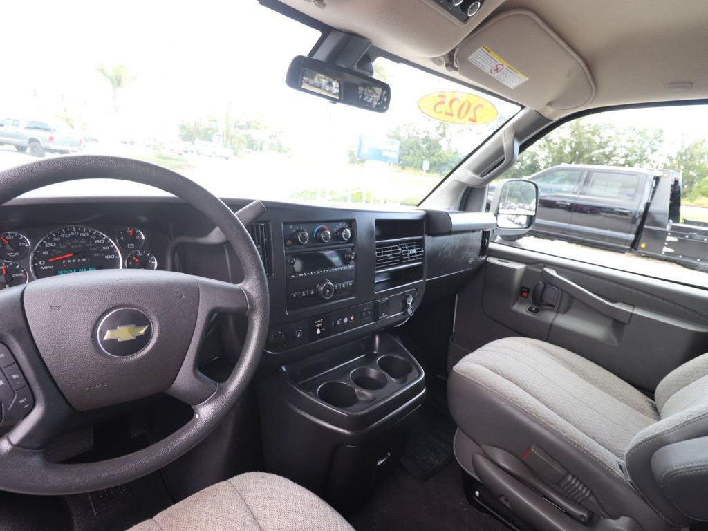 Used 2025 Chevrolet Express 3500 LT w/ LT Preferred Equipment Group RWD image 6