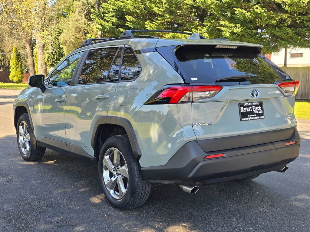 Used 2021 Toyota RAV4 XLE Premium AWD/4WD image 4