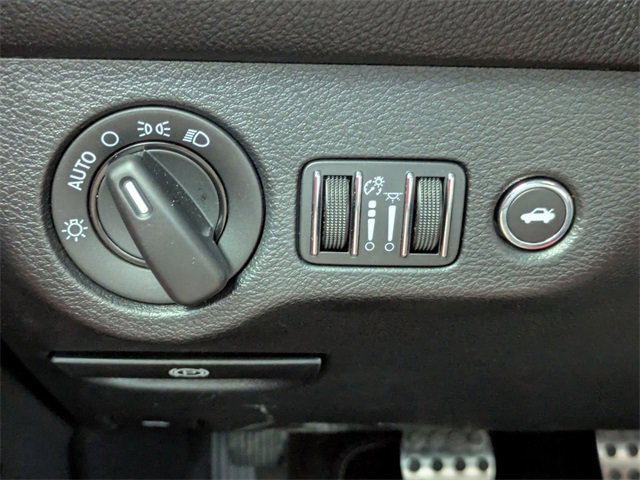 Used 2015 Dodge Challenger SRT Hellcat image 23