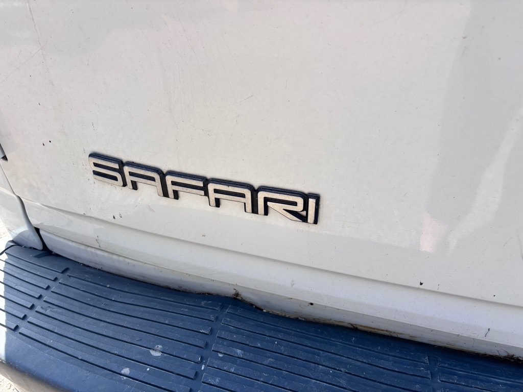 Used 2004 GMC Safari RWD image 9