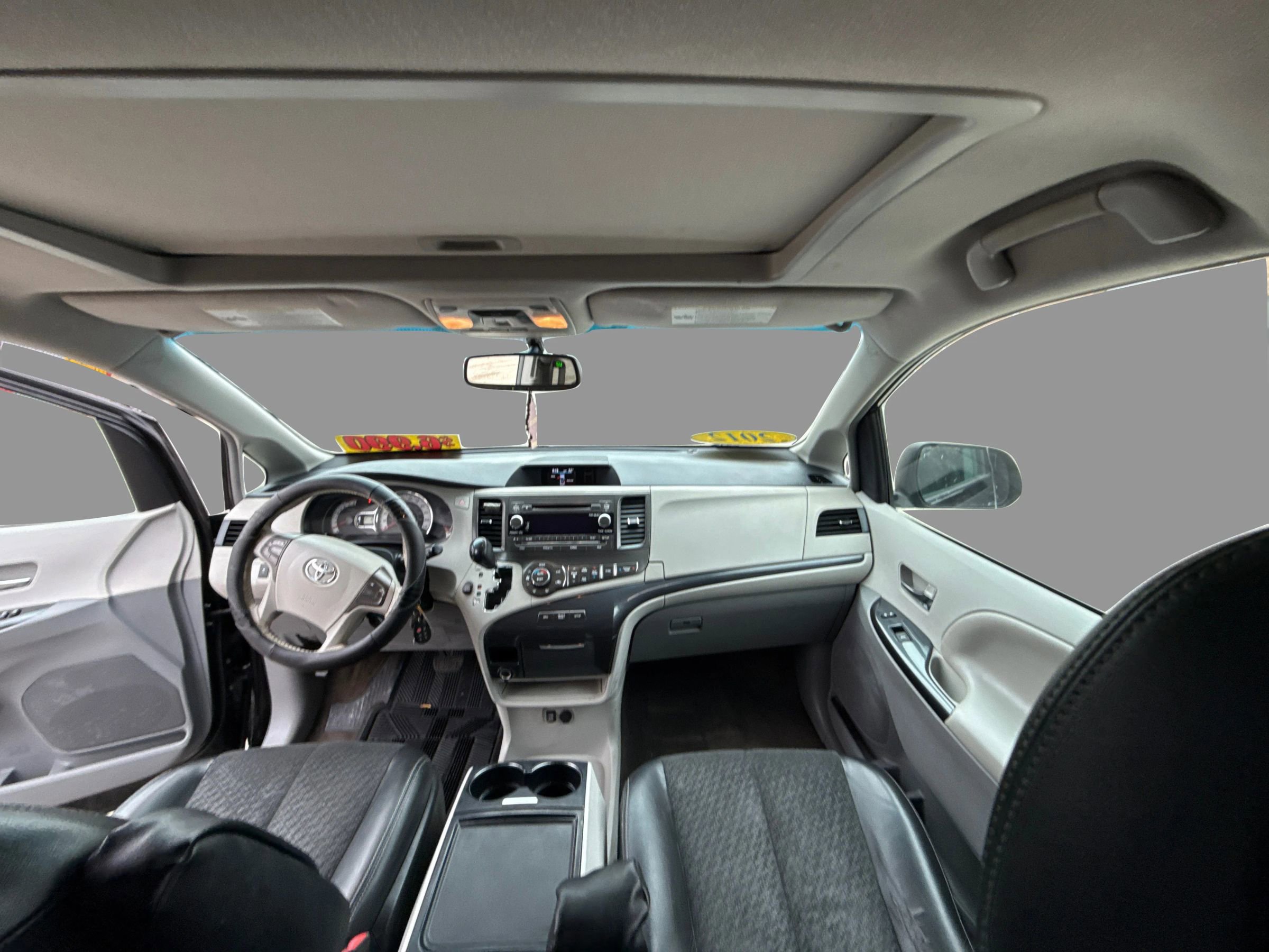 Used 2012 Toyota Sienna SE FWD image 22