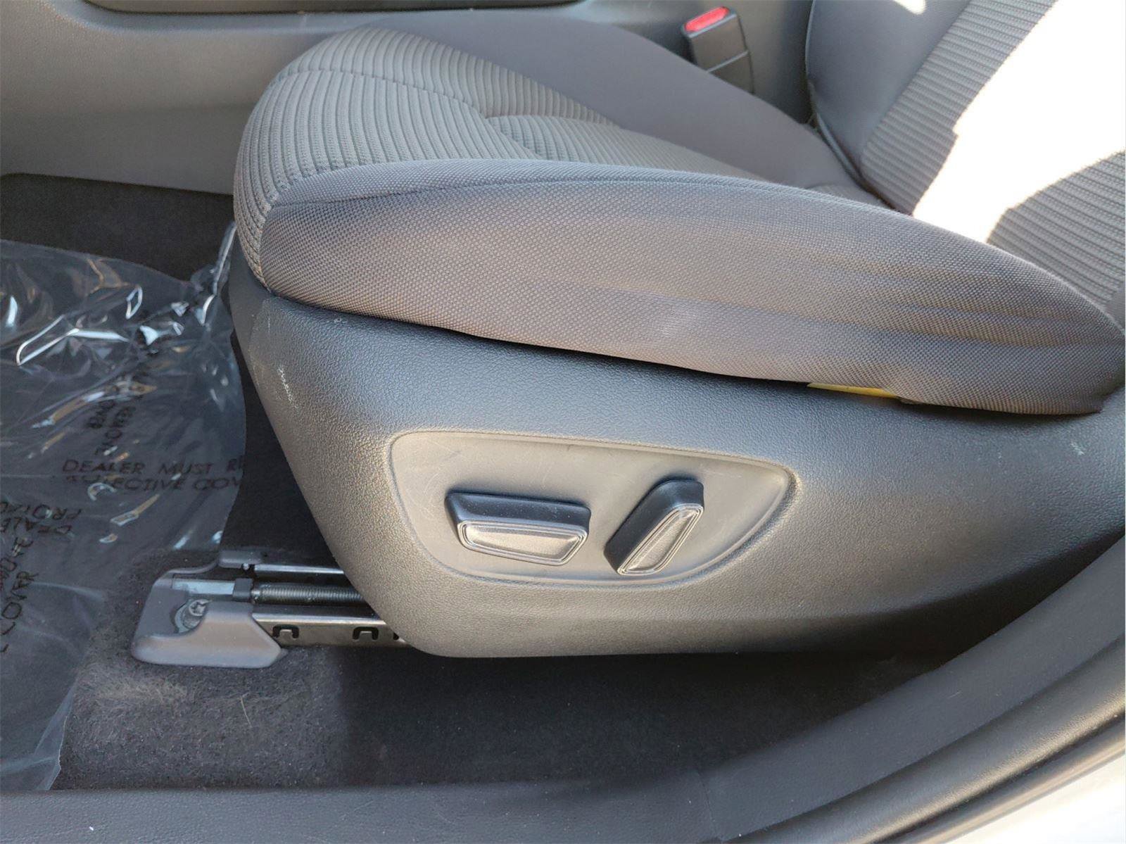 Used 2024 Toyota Highlander LE image 29