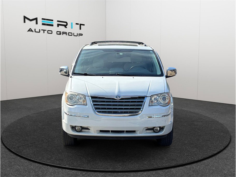 Used 2010 Chrysler Town & Country Limited image 3