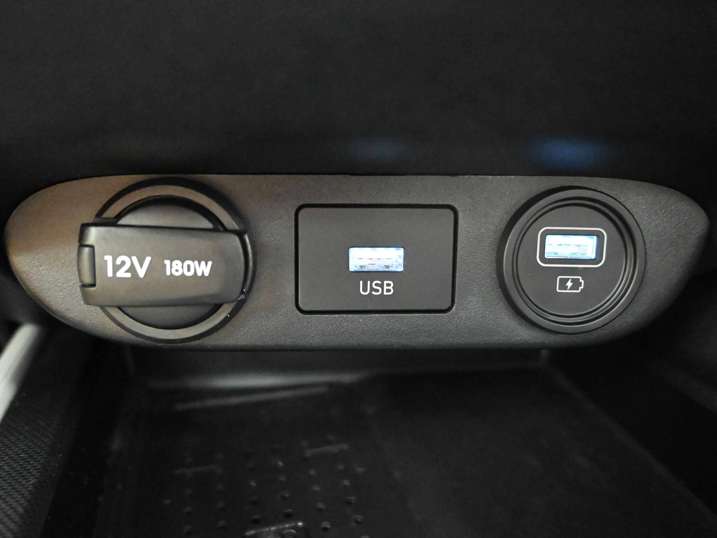 Used 2023 Hyundai Elantra Limited image 18