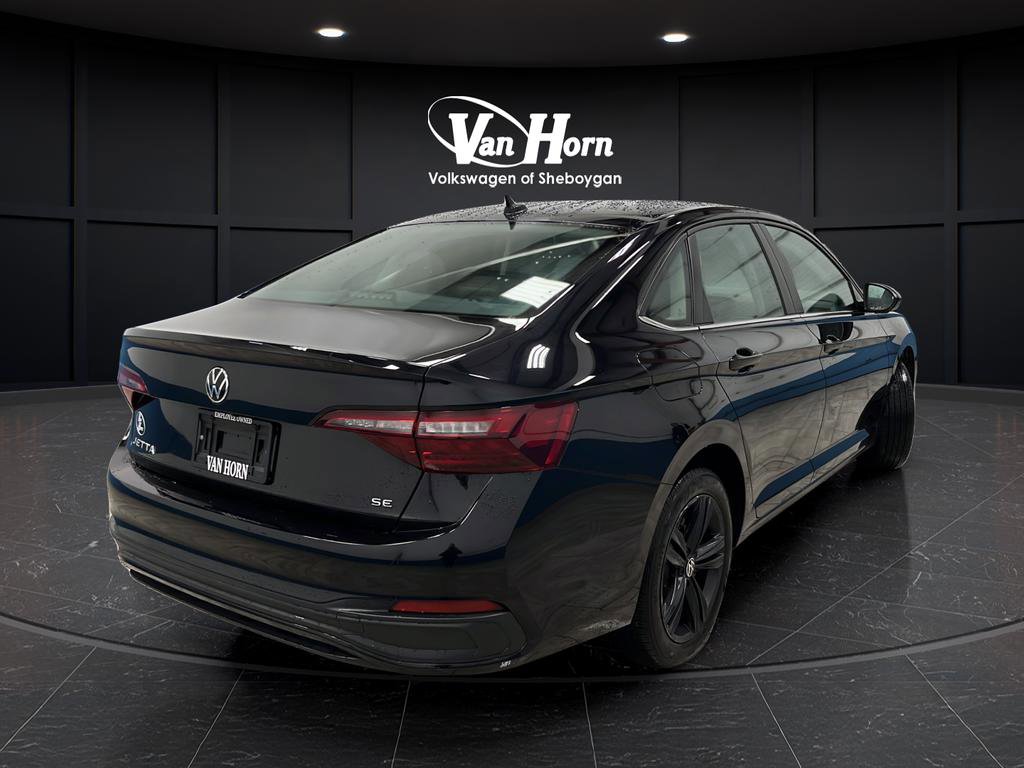 Used 2024 Volkswagen Jetta SE w/ Panoramic Sunroof Package FWD image 3