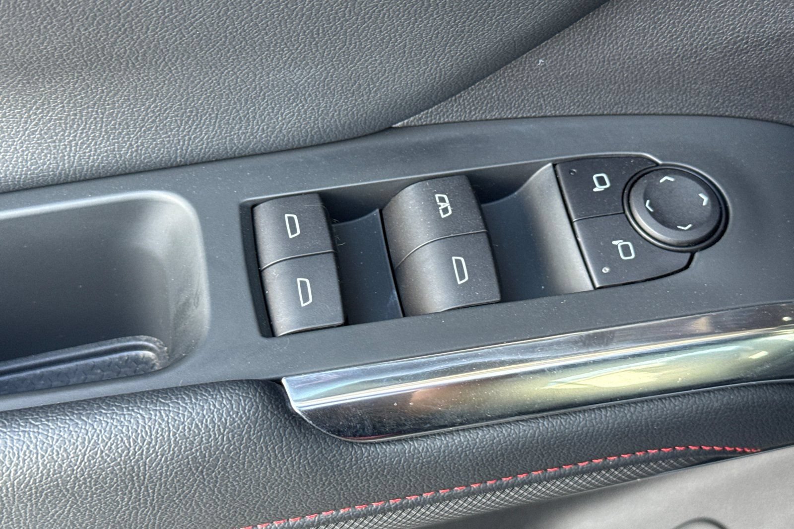 Used 2025 Chevrolet Traverse Z71 AWD/4WD image 11