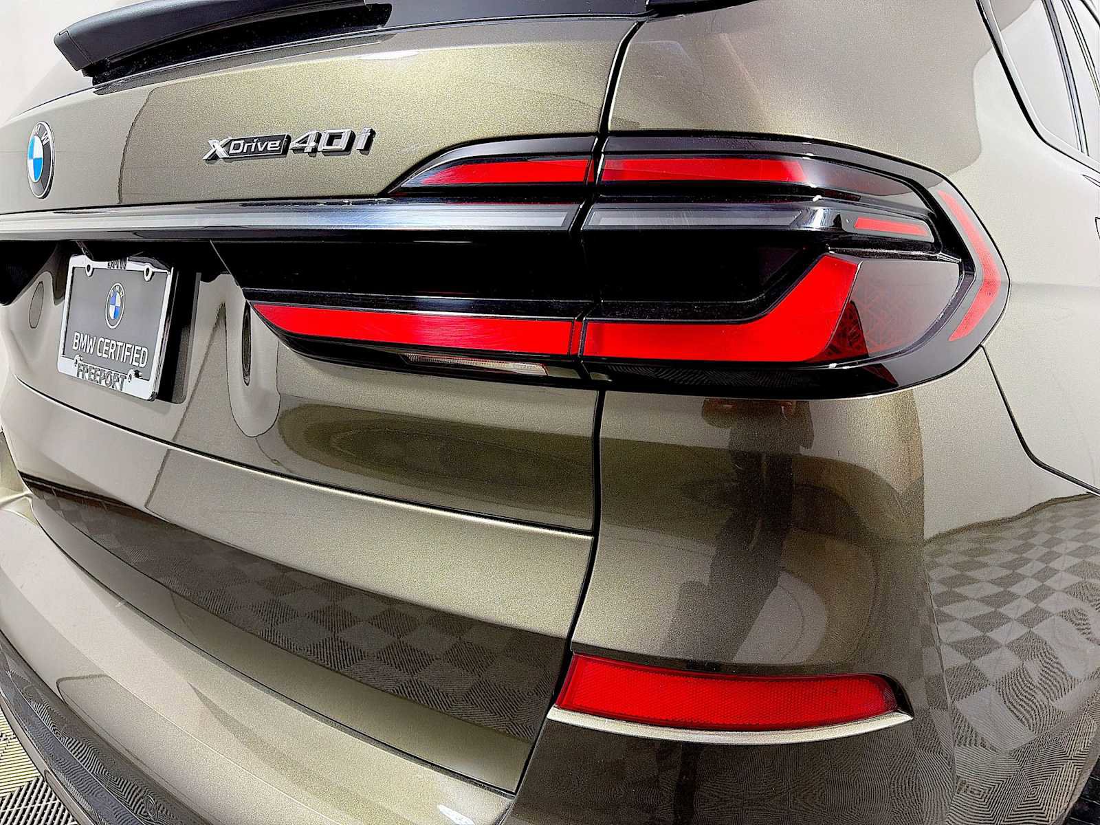 Certified 2024 BMW X7 xDrive40i w/ M Sport Package image 28