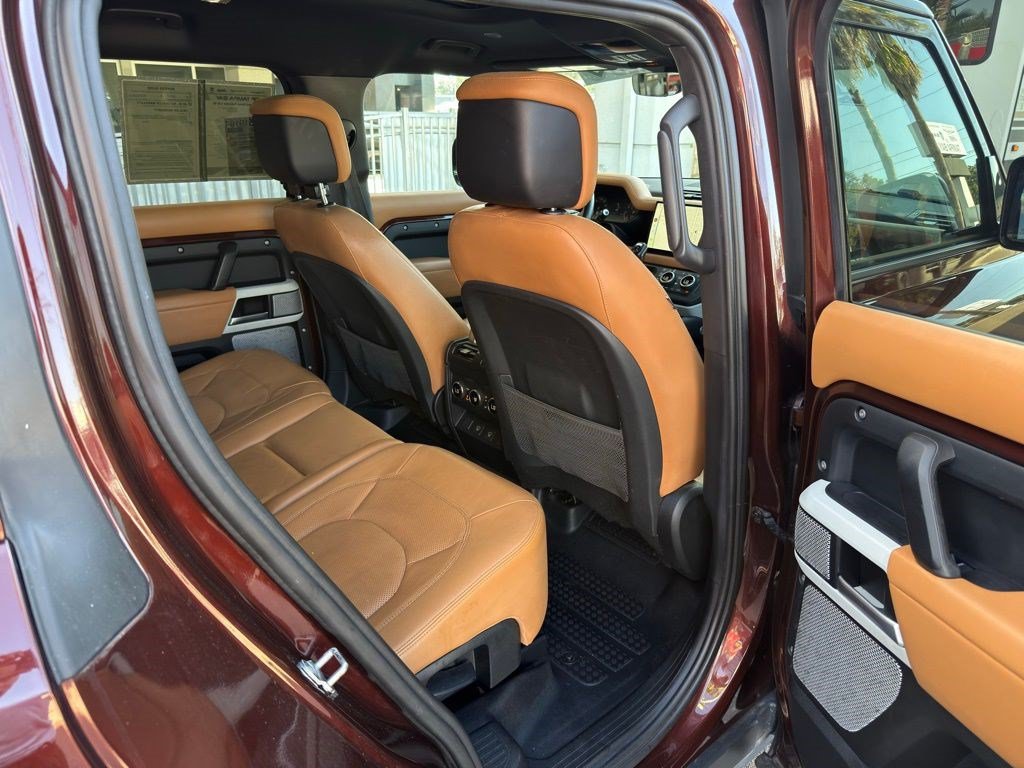 Used 2023 Land Rover Defender 130 SE AWD/4WD image 32
