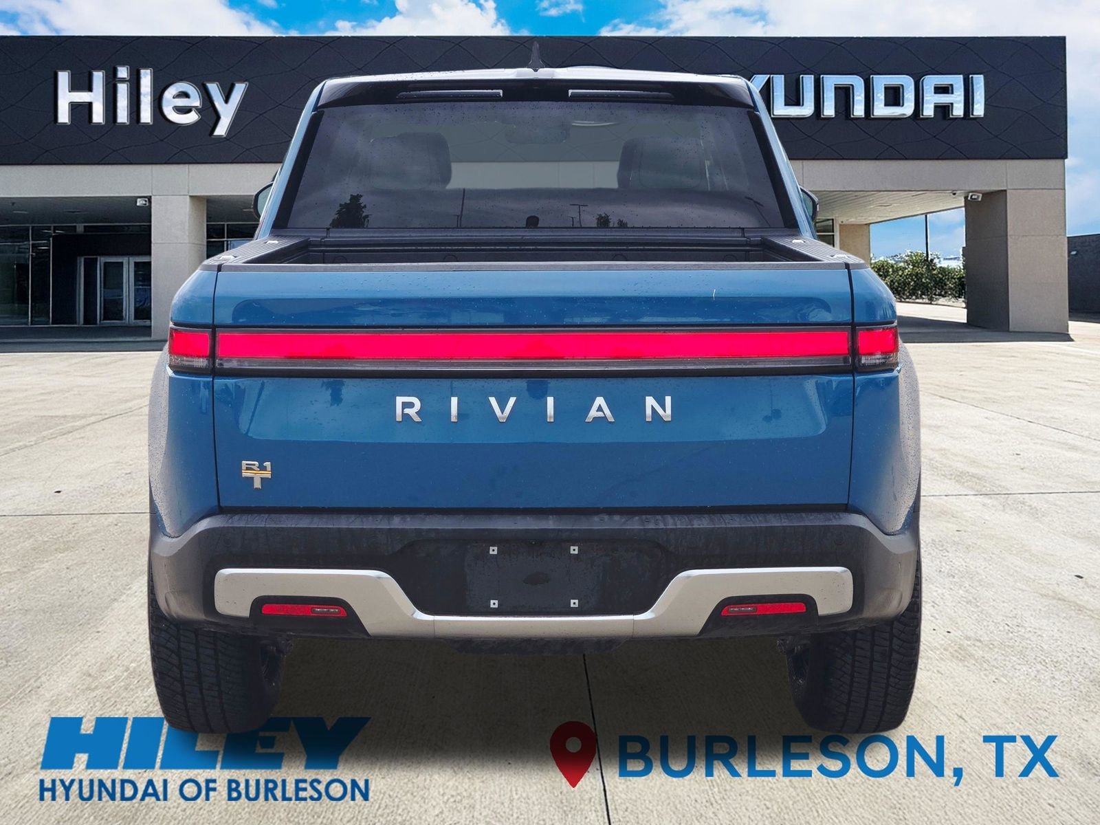 Used 2023 Rivian R1T Adventure image 5