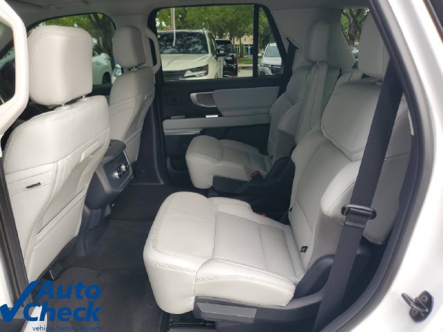 Used 2025 Ford Expedition Platinum w/ Driver's Package AWD/4WD image 15