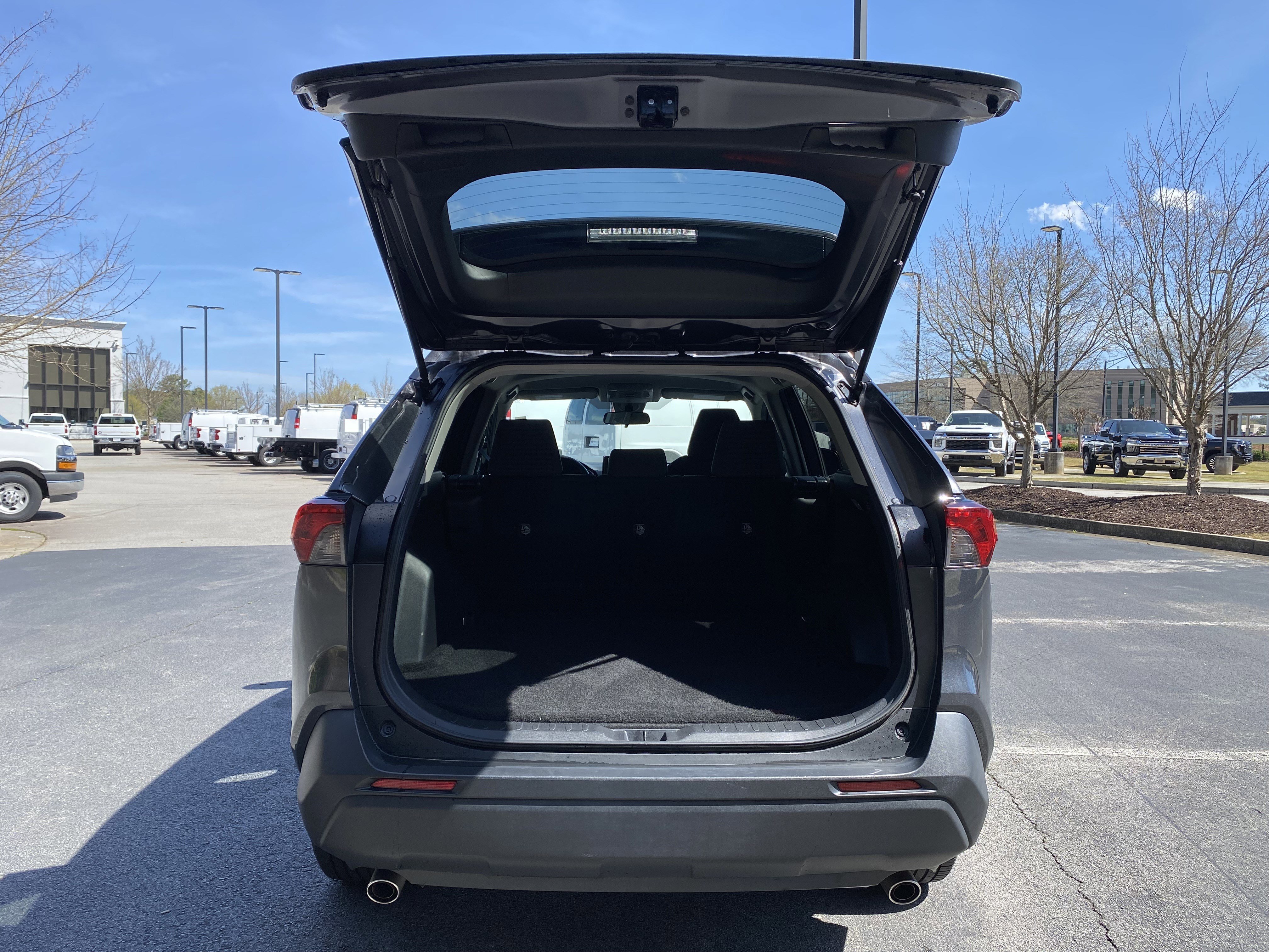 Used 2021 Toyota RAV4 LE image 11