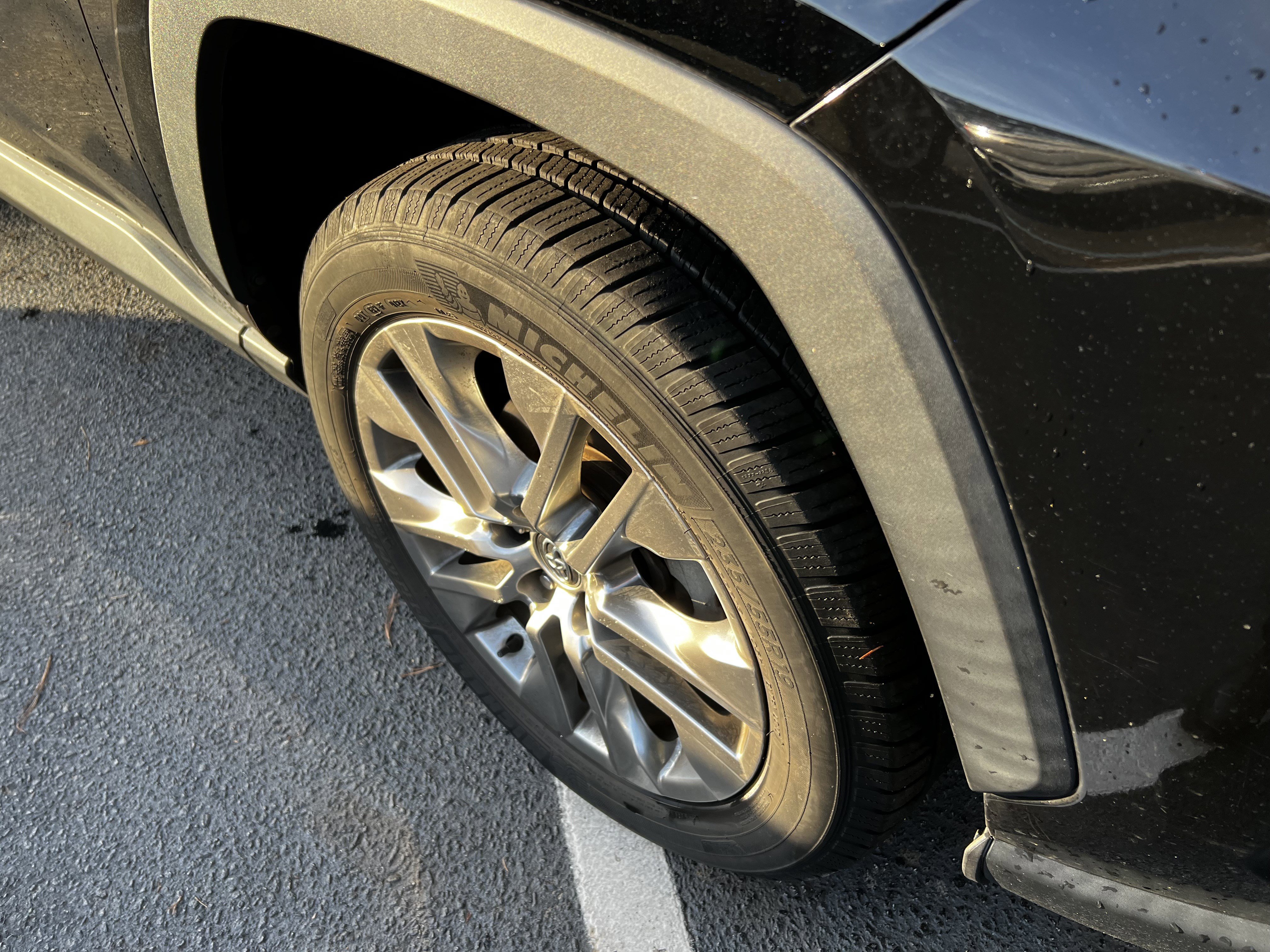 Used 2020 Toyota RAV4 XLE Premium image 11