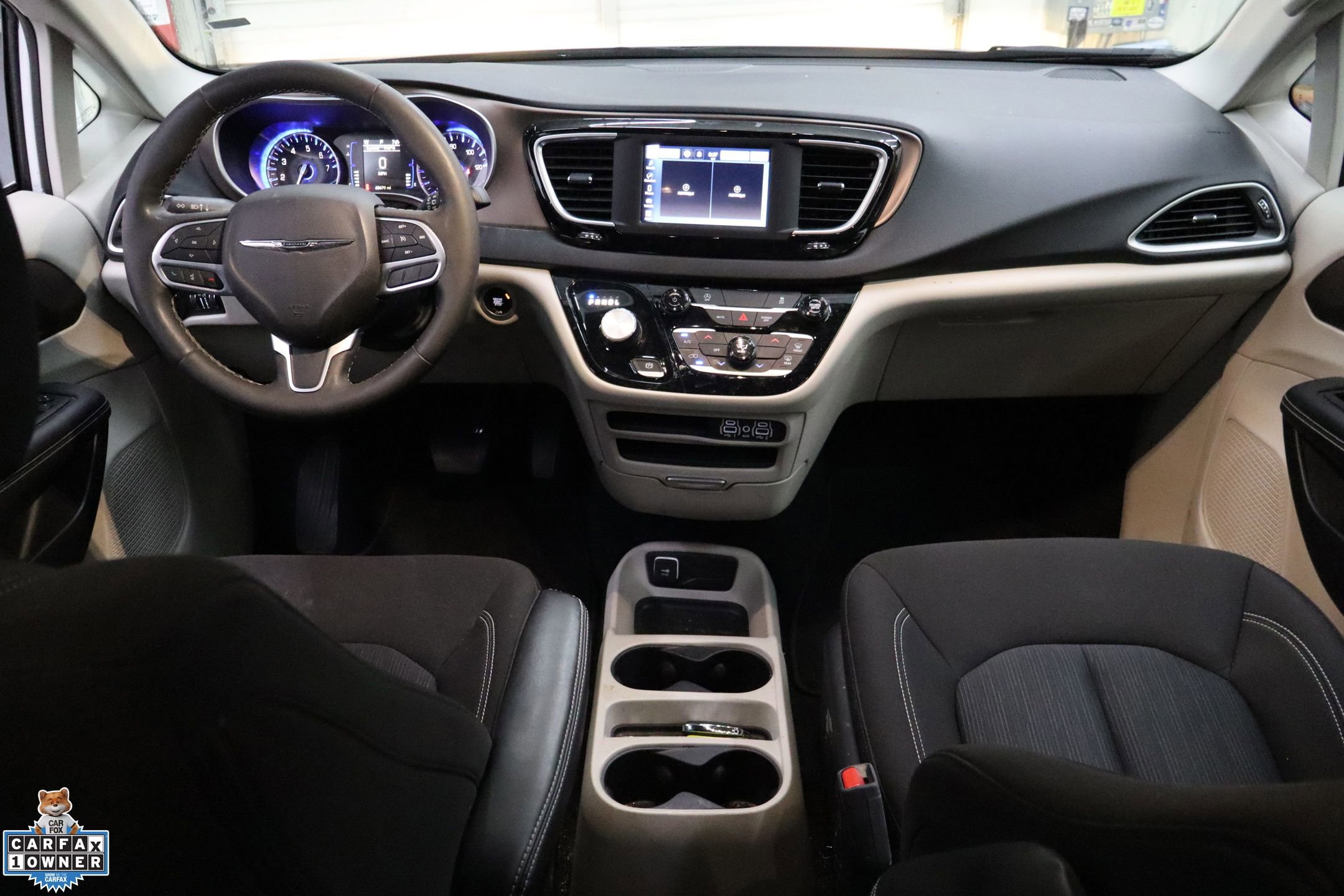 Used 2024 Chrysler Voyager LX image 28