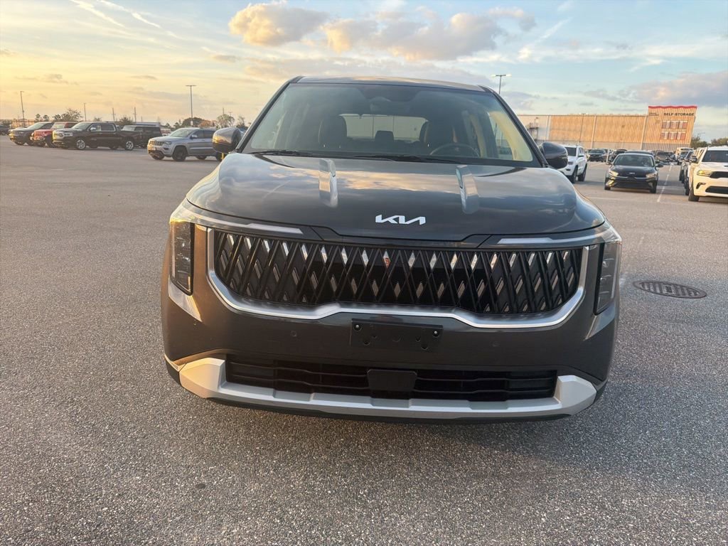 Used 2025 Kia Carnival image 2