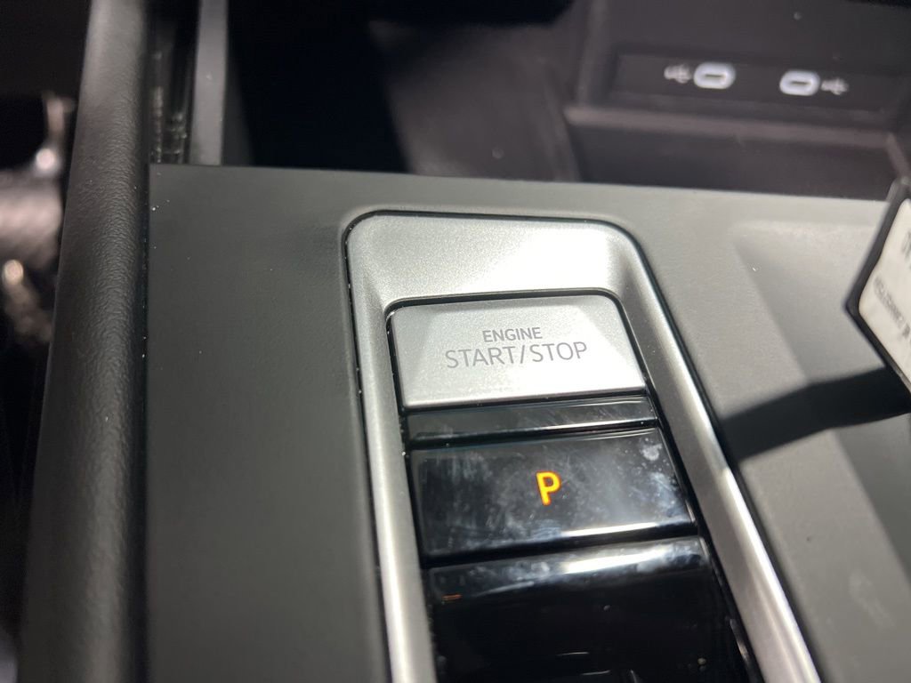 Used 2024 Volkswagen Atlas Cross Sport SE image 29