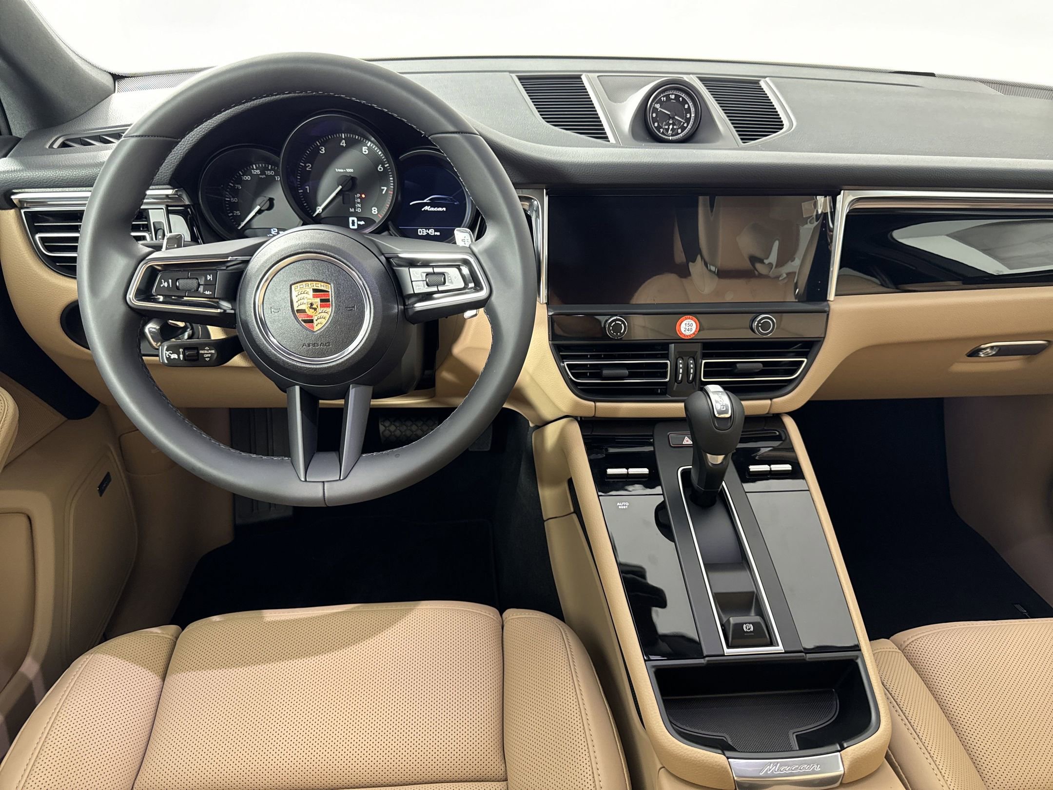 Certified 2025 Porsche Macan image 26