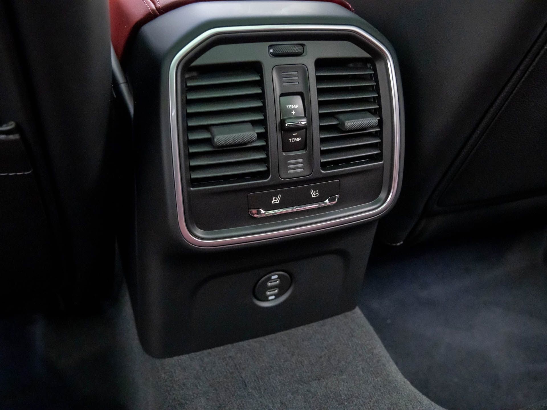 New 2026 Porsche Macan Turbo image 18