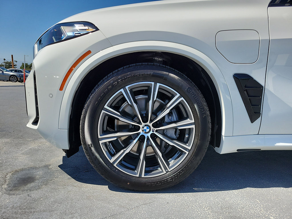 New 2026 BMW X5 xDrive50e w/ M Sport Package AWD/4WD image 5