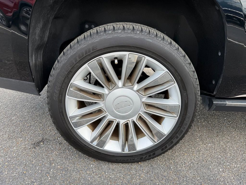 Used 2017 Cadillac Escalade Platinum image 14