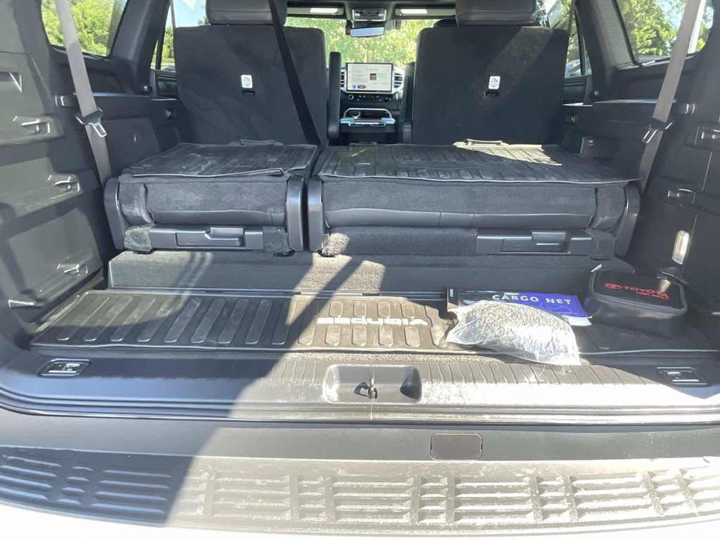 Used 2024 Toyota Sequoia Platinum AWD/4WD image 10