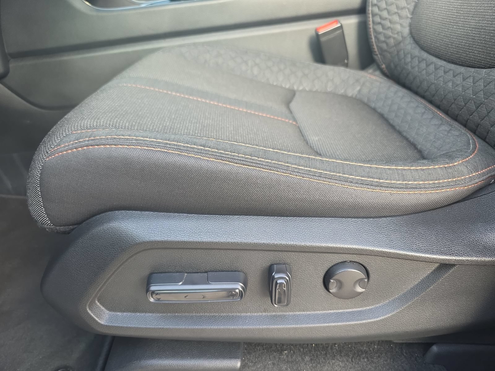 Used 2025 Honda Pilot Sport image 26