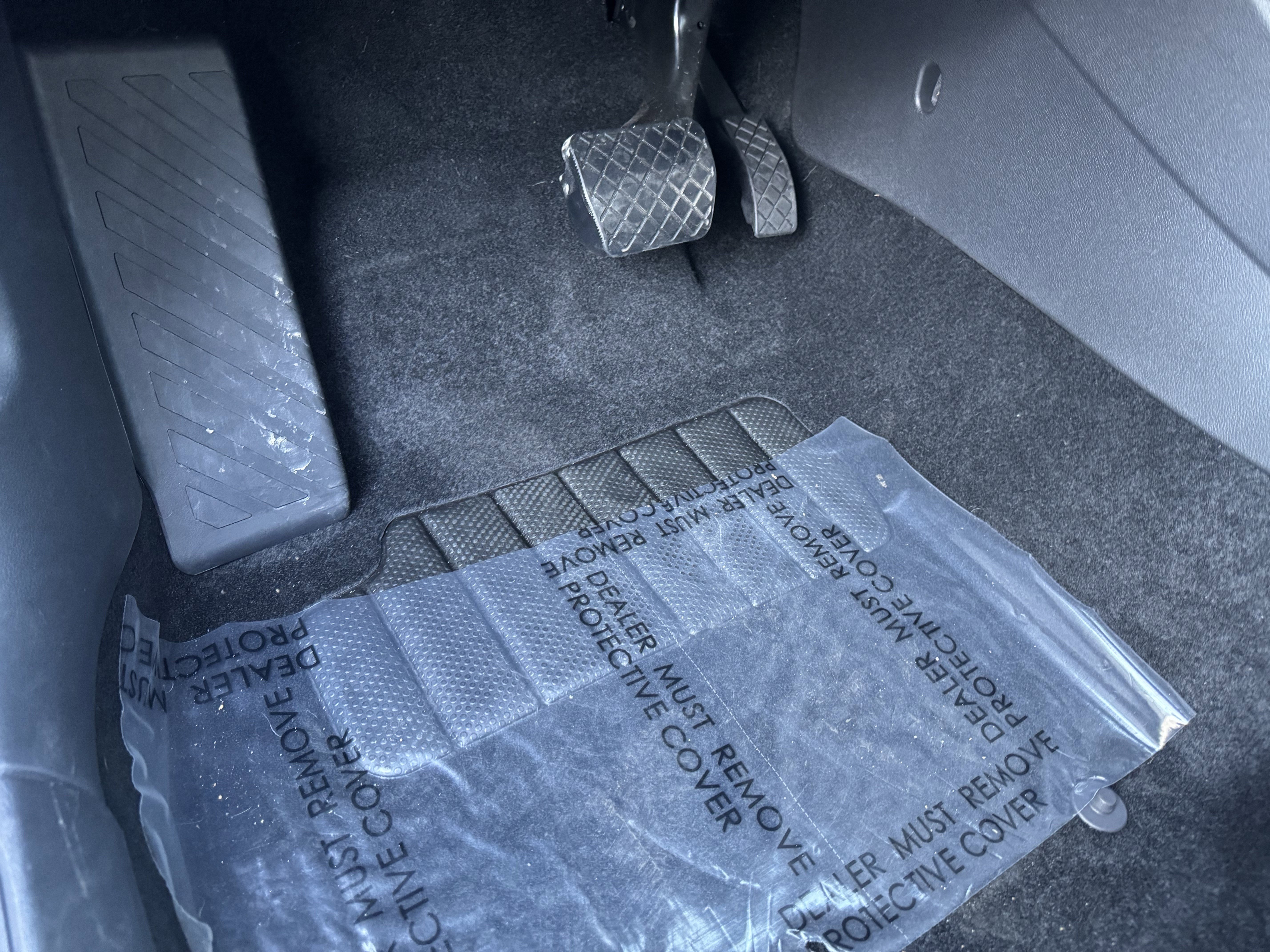 Used 2025 Volkswagen Taos SE image 19